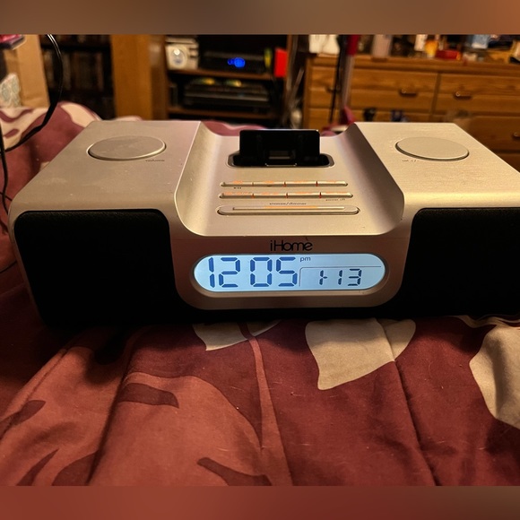 iHome iH55 Alarm Clock Radio iPod Dock - Picture 1 of 9